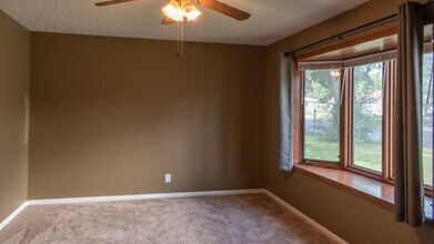 570 Sunset Pl in Bismarck, ND - Building Photo - Building Photo