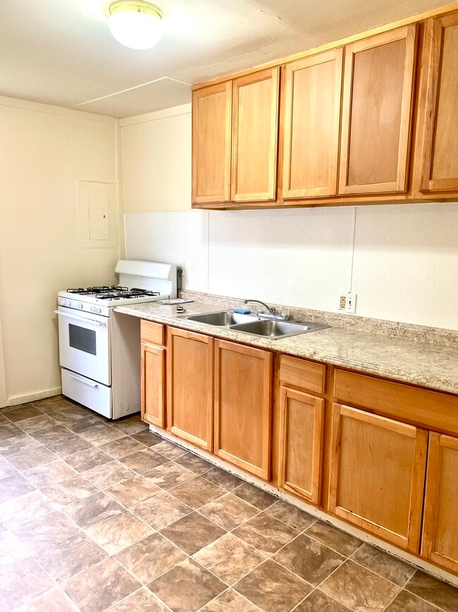 32119 Genessee St, Unit 32119 in Westland, MI - Building Photo - Building Photo