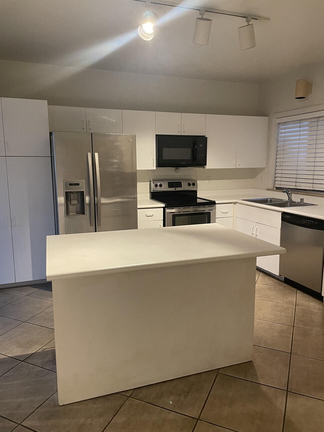 91-1035-1035 Laaulu St in Ewa Beach, HI - Building Photo - Building Photo