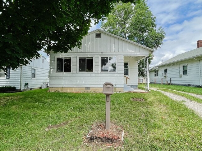 property at 922 W 15th St