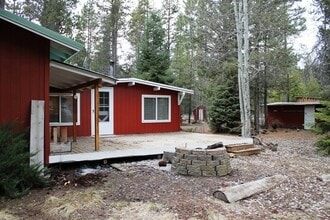 52742 Elm Dr in La Pine, OR - Building Photo - Building Photo