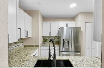 1013 Embassy Ave in Spring Hill, FL - Building Photo - Building Photo