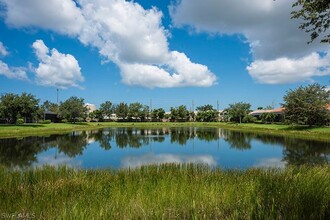 6101 Dogleg Dr in Naples, FL - Foto de edificio - Building Photo