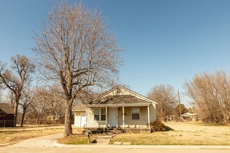 715 E Queen Pl in Tulsa, OK - Building Photo - Building Photo
