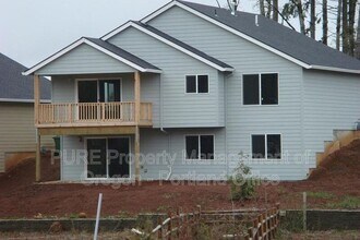 18624 Van Fleet Ave in Sandy, OR - Building Photo - Building Photo