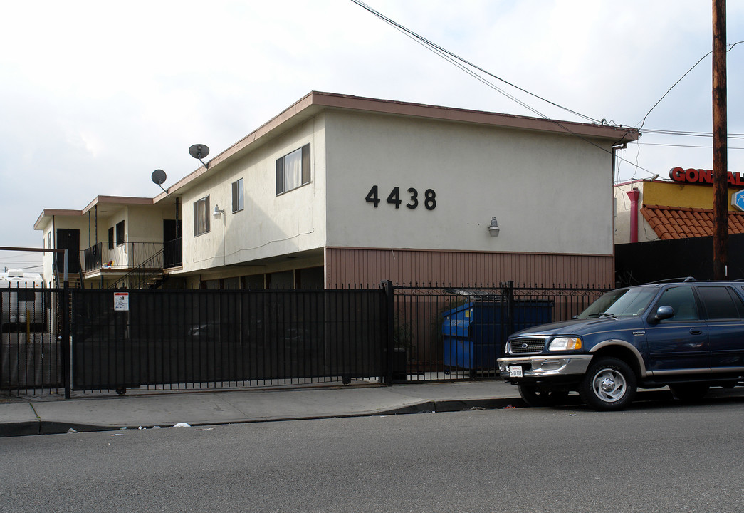 4438 Lennox Blvd in Inglewood, CA - Building Photo