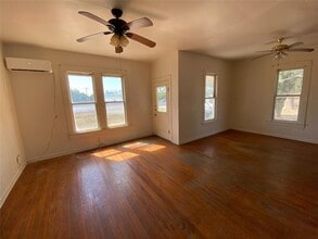 700 US-290 in Elgin, TX - Building Photo - Building Photo