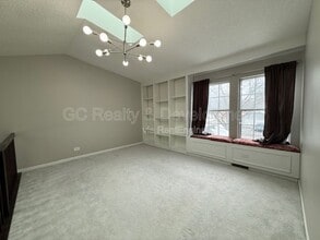 1121 Southbridge Ln in Schaumburg, IL - Building Photo - Building Photo