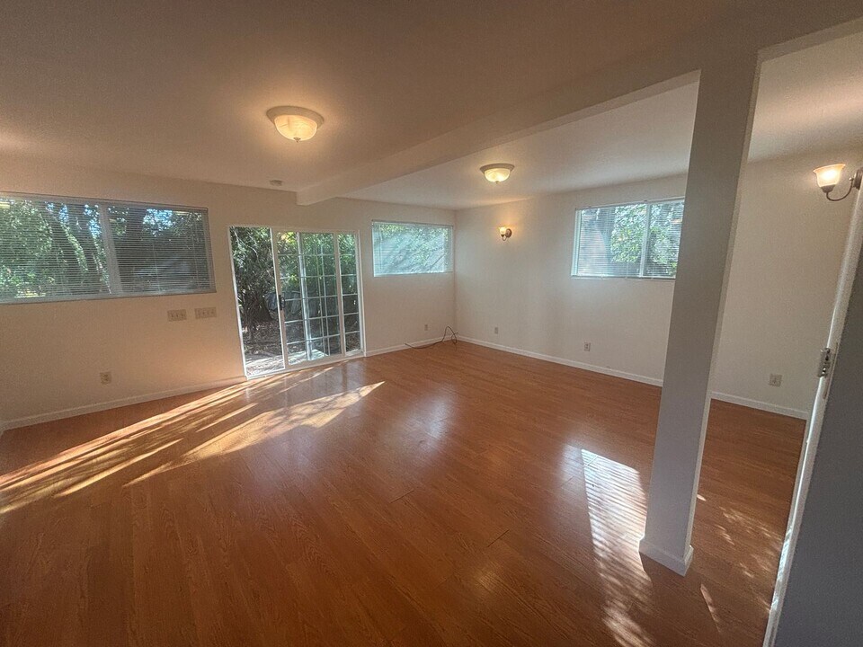 552 Summit Dr in Emerald Hills, CA - Building Photo