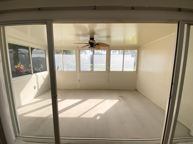 1100 Boxwood Dr in Delray Beach, FL - Building Photo - Building Photo