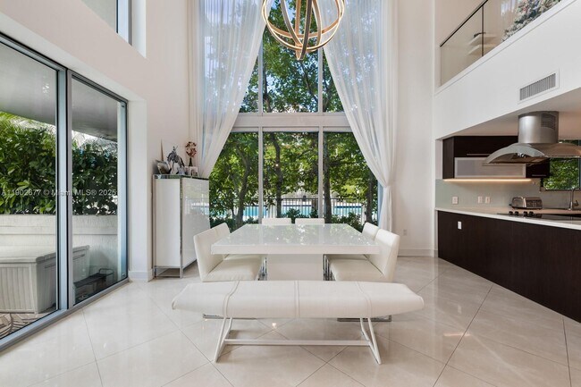 7928 East Dr, Unit 106 in Miami Beach, FL - Building Photo - Building Photo