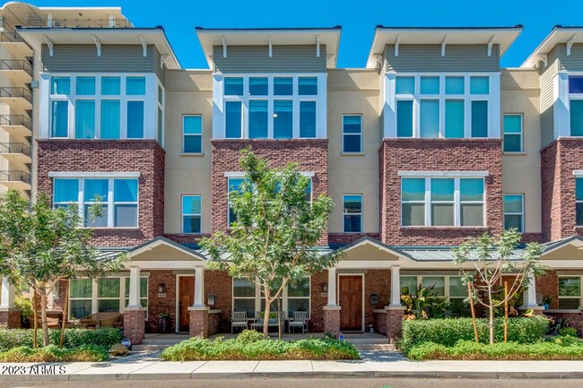 property at 816 N 3rd Ave