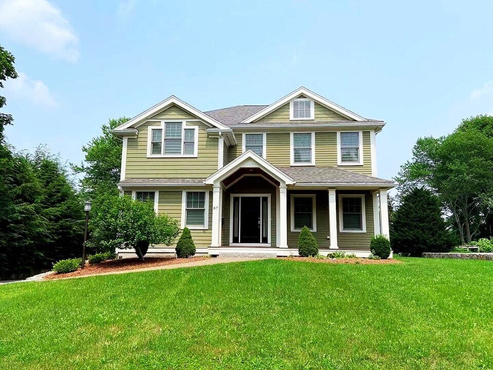 67 Oak St in Wellesley, MA - Building Photo