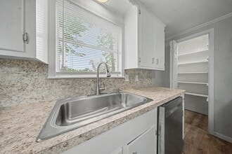 310 Powers St in Nacogdoches, TX - Foto de edificio - Building Photo