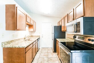 6523 Woodmere Cir in Indianapolis, IN - Building Photo - Building Photo