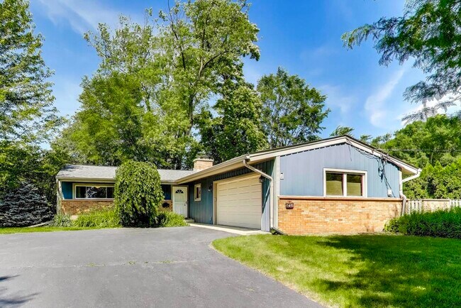 904 S Chestnut Ave in Arlington Heights, IL - Foto de edificio - Building Photo