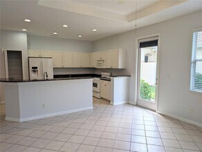 146 Tiziano Way in Nokomis, FL - Foto de edificio - Building Photo