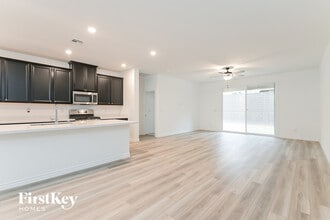 6845 Greensmen Ave in Las Vegas, NV - Foto de edificio - Building Photo