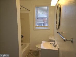 1403 N Linwood Ave in Baltimore, MD - Building Photo - Building Photo