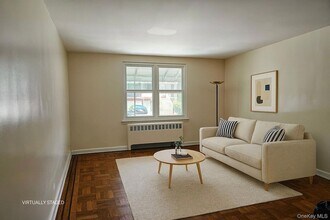 1022 E 211th St, Unit 2 in Bronx, NY - Building Photo - Building Photo