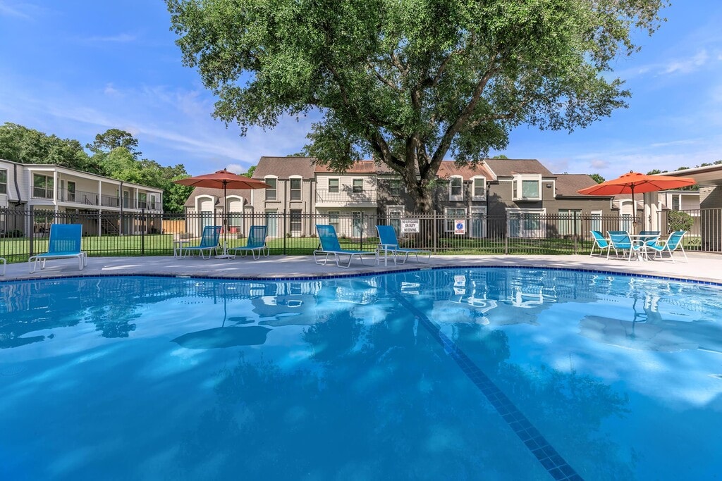 Hollister Apartments in Dickinson, TX