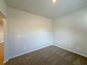 14739 Mountain Strm Dr in Athens, AL - Building Photo - Building Photo