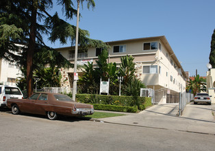 5525 Carlton Way in Los Angeles, CA - Building Photo - Building Photo