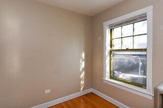 2105 W Ainslie St in Chicago, IL - Building Photo - Building Photo