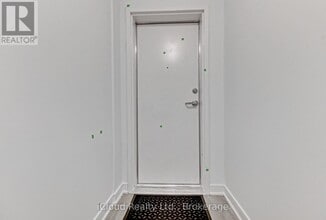 31 Appletree Ln in Barrie, ON - Building Photo - Building Photo