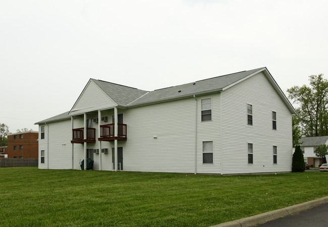 Sheffield Meadows Apartments in Lorain, OH - Foto de edificio - Building Photo