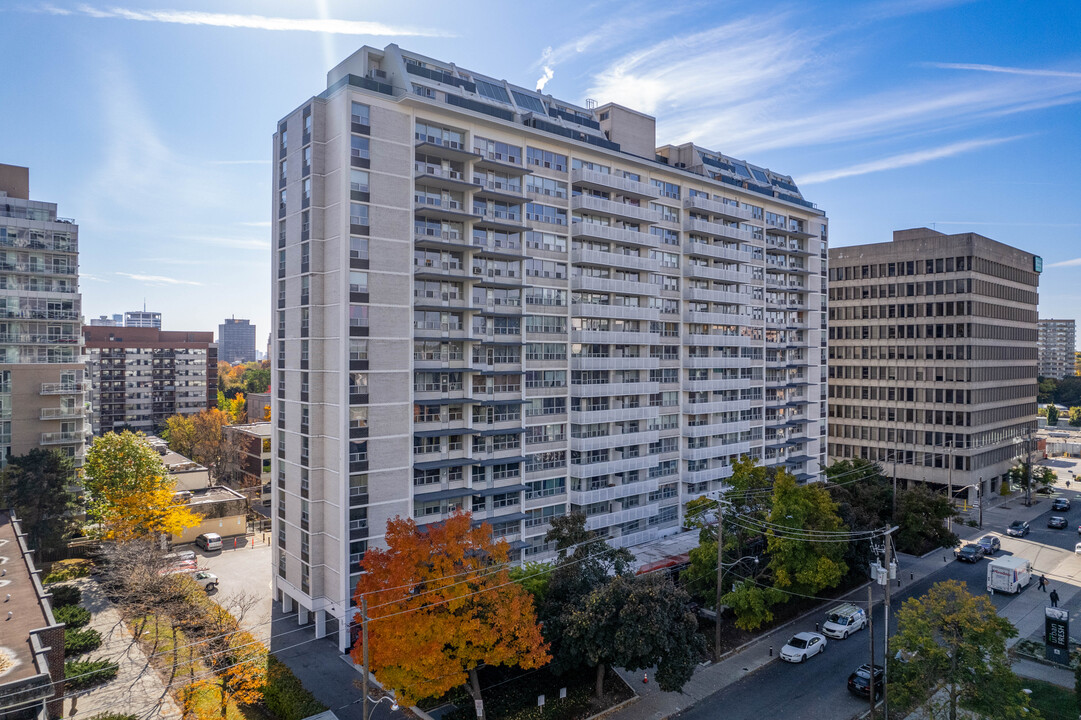 45 Balliol Street in Toronto, ON - Building Photo