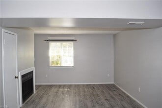 12773 Woodside Ln in Newport News, VA - Building Photo - Building Photo