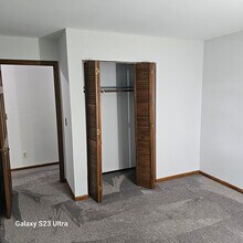 1224 E Decorah Rd in West Bend, WI - Building Photo - Building Photo