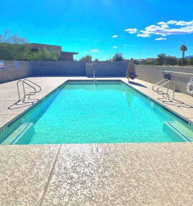 16601 N Parkview Pl in Surprise, AZ - Foto de edificio - Building Photo