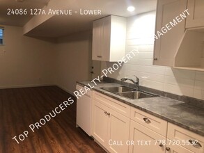 24086-2127a 127A Ave in Maple Ridge, BC - Building Photo - Building Photo
