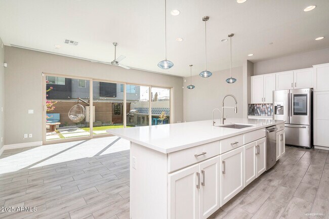 property at 1977 W Kinfield Trail