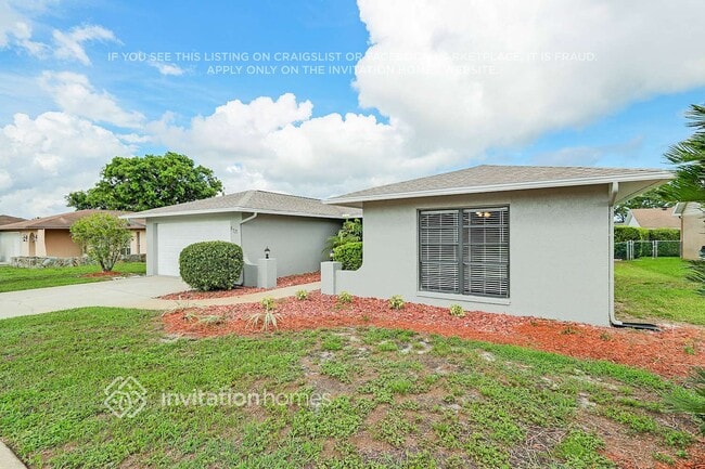 8737 Andros Ln in Port Richey, FL - Building Photo - Building Photo