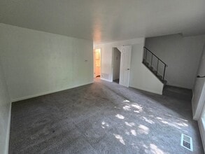 947 Academy Heights Dr in Greensburg, PA - Foto de edificio - Building Photo