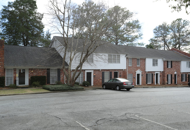 Oakview Town House Apartments in Columbus, GA - Building Photo - Building Photo