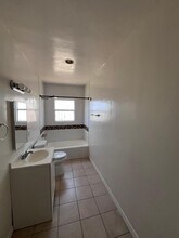 939 1/2 N Sierra Bonita Ave in West Hollywood, CA - Foto de edificio - Building Photo