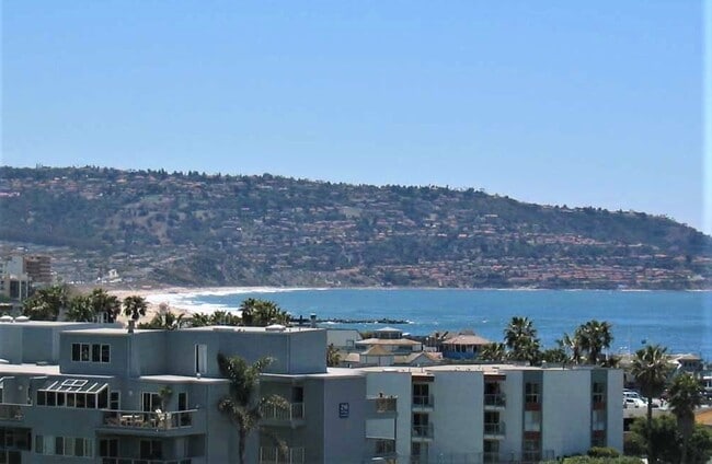 120 The Vlg, Unit 407 in Redondo Beach, CA - Foto de edificio - Building Photo