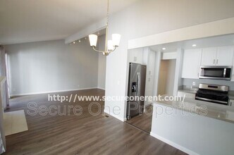 6255 Canoga Ave in Los Angeles, CA - Building Photo - Building Photo