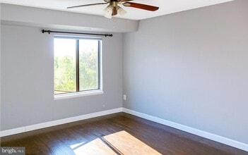 3101 S Manchester St, Unit 713 in Falls Church, VA - Building Photo - Building Photo