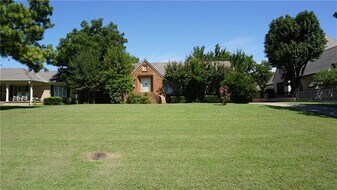 1127 Glenwood Ave in Nichols Hills, OK - Building Photo