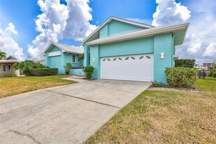 6321 Cocoa Ln in Apollo Beach, FL - Foto de edificio - Building Photo