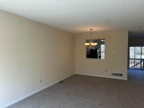 892 N Waterford Ln in Wilmington, DE - Building Photo - Building Photo