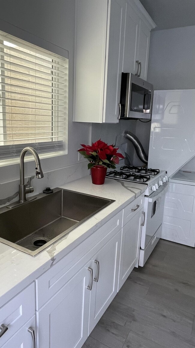 4354 138th St, Unit D in Hawthorne, CA - Foto de edificio - Building Photo