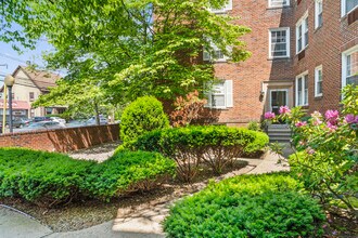 833 Summer St in Stamford, CT - Building Photo - Building Photo
