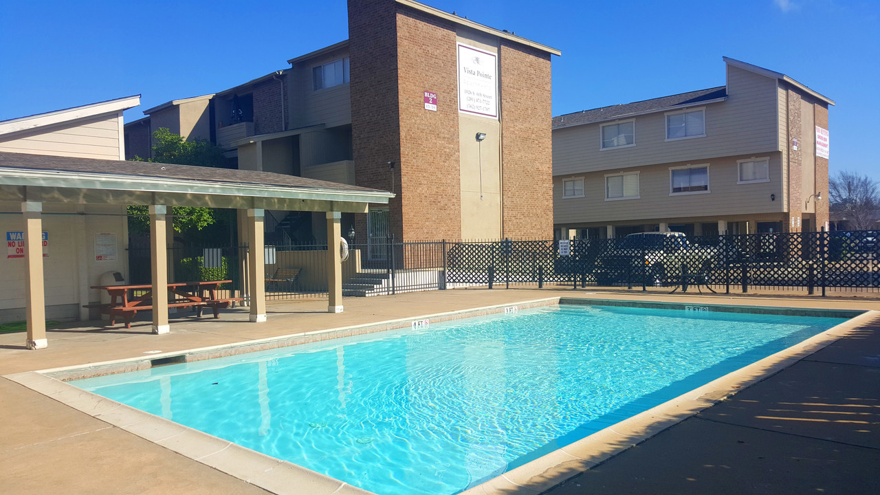 Vista Pointe Apartments in La Porte, TX - Building Photo