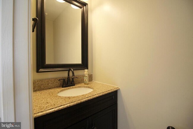 7831 Gum Springs Village Dr in Alexandria, VA - Building Photo - Building Photo